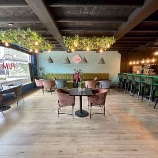 NIEUW op Horecaspot 👀⁠⁠
⁠⁠
🍽 Bezorg- en afhaalzaak⁠
📍 Vught⁠
✔ Verhuur vastgoed⁠ & verkoop bedrijfsexploitatie⁠
⁠
Meer info? Brochure of bezichtiging aanvragen? ⁠
🔗 in bio